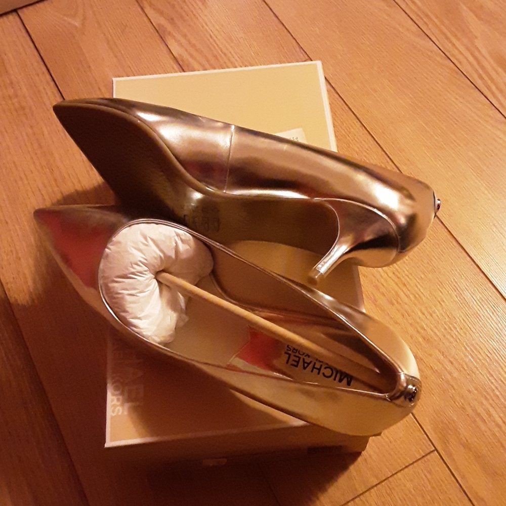 Shoe - Picture 3 of 3